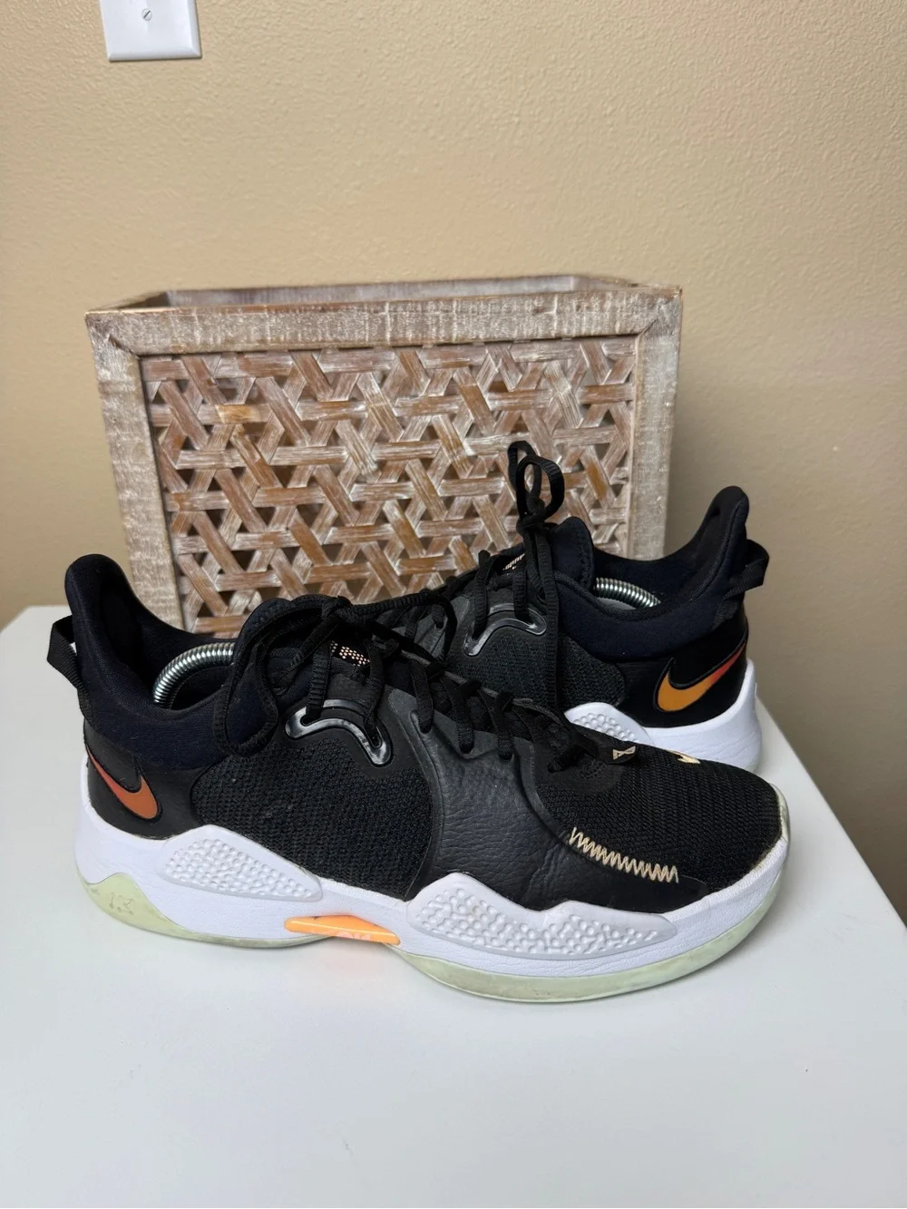 Nike PG 5 men’s Black Sneakers Size 9.5